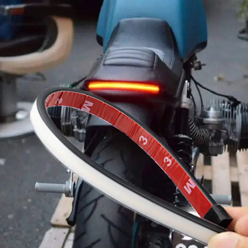Feu Arrière LED Moto Rouge - Lampe Stop Universelle Pour Chopper, Bobber, Café Racer